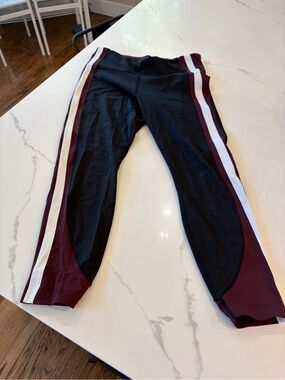 Athleta Burgundy and Black Crunch 7/8 Tights - Size Large